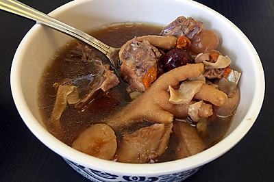 花胶花旗参鲜鸡汤