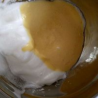 戚风蛋糕的做法图解9