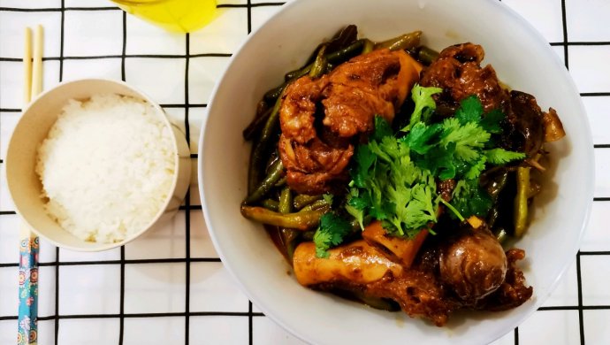 经典东北菜之——大骨头炖豆角。