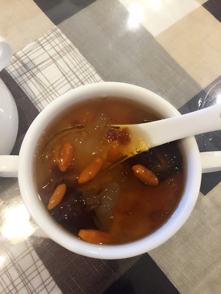胶原蛋白美容汤——雪燕桃胶皂角红枣汤的做法