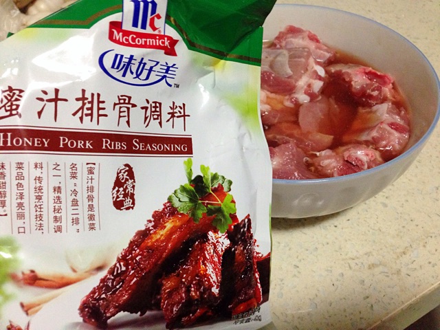 蜜汁排骨的做法图解1
