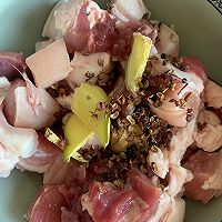 桂香板栗红烧肉的做法图解1