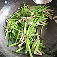 芹菜炒肉丝的做法图解6