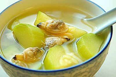 快手汤之——西葫芦蛤蜊海米味增汤