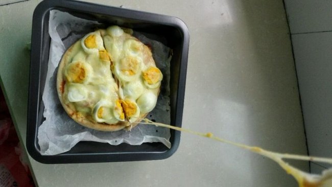 鸡蛋黄瓜火腿披萨的做法