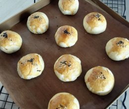 肉松蛋黄酥的做法