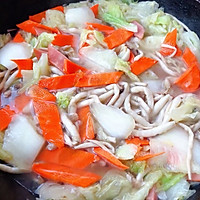 #憋在家里吃什么#火腿蟹味菇炖白菜的做法图解10