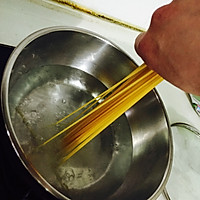 咸肉（培根）蛋黄酱意面的做法图解5