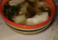 酸汤混沌水饺只酸汤的做法