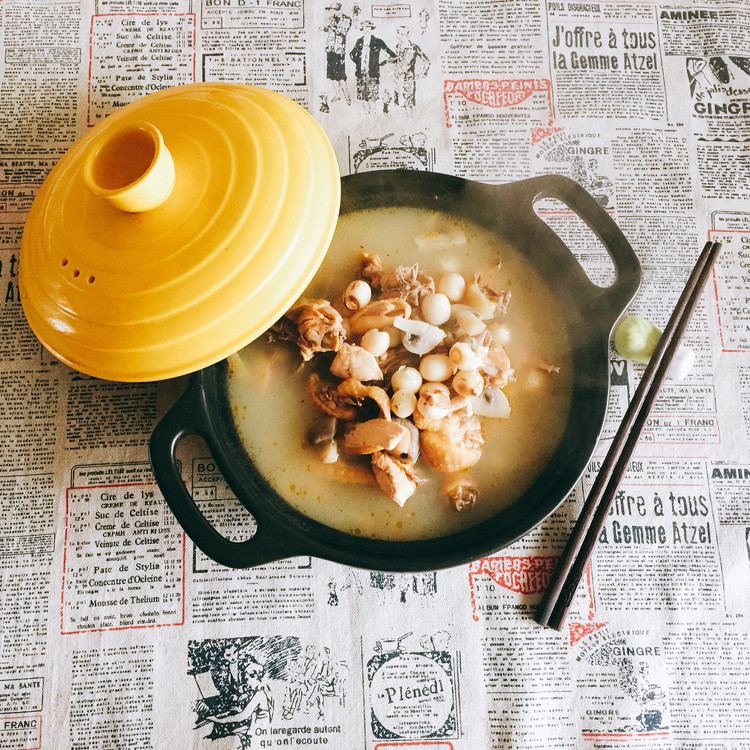 莲子炖鸡汤的做法