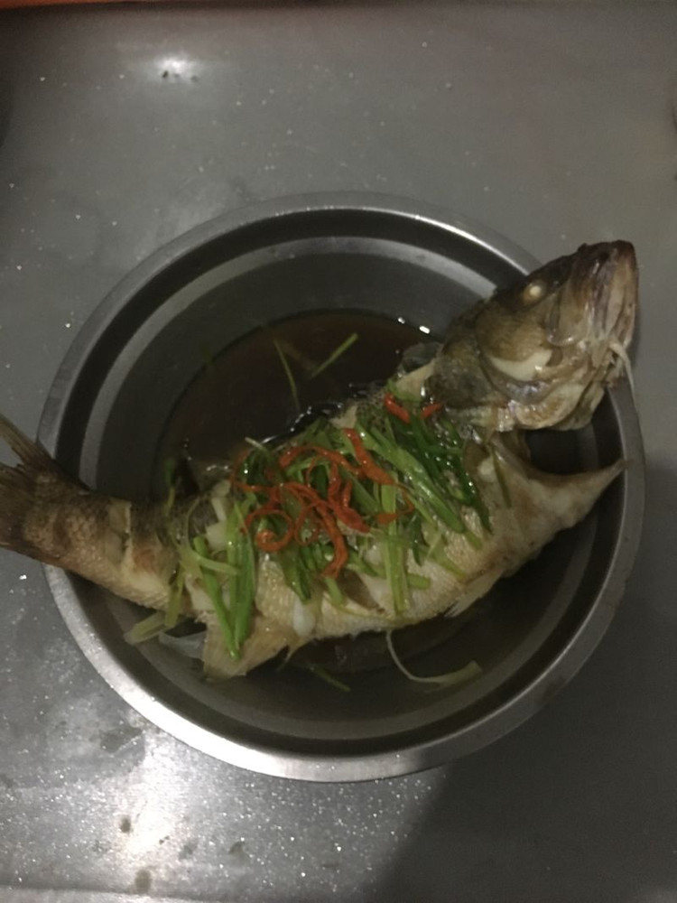 清蒸鲈鱼的做法