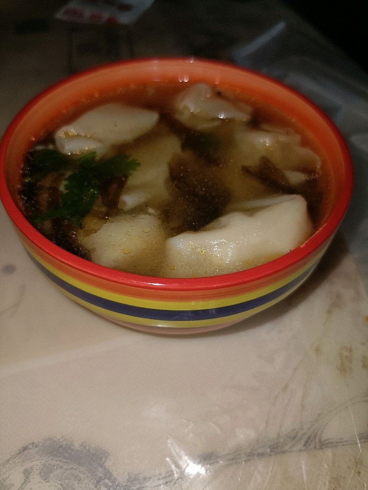 酸汤混沌水饺只酸汤的做法