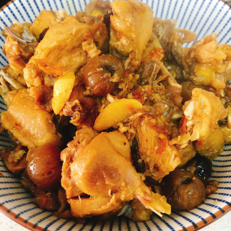 传统佳肴煨土鸡的做法