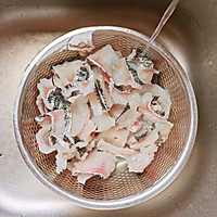 酸菜爽口，鱼肉鲜嫩，汤汁浓醇的金汤酸菜鱼的做法图解1