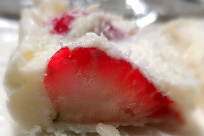 甜品 椰丝草莓冻
