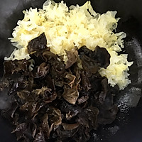 大蒜炒双耳的做法图解4