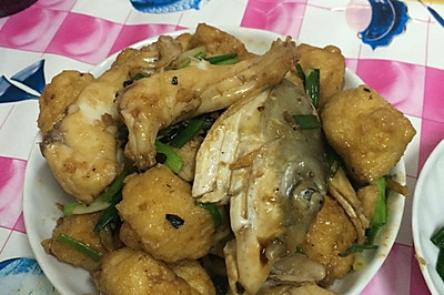 豆腐泡炆魚腩