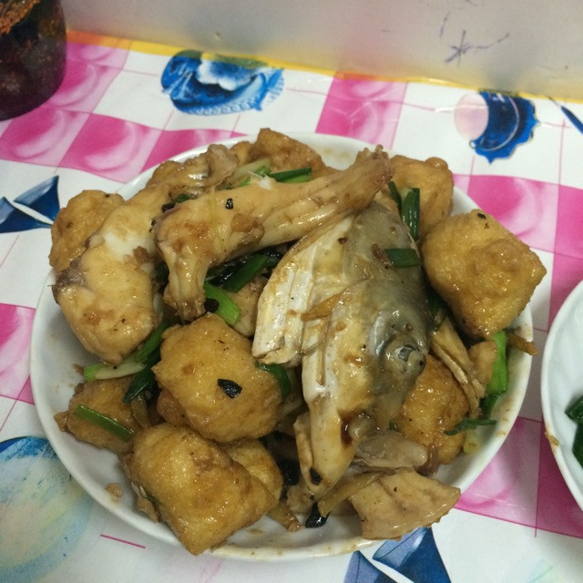 豆腐泡炆魚腩的做法