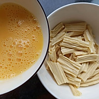 腐竹炖平菇 #味达美名厨福气汁，新春添口福#的做法图解2