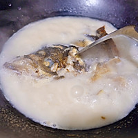 青椒鱼头汤的做法图解7