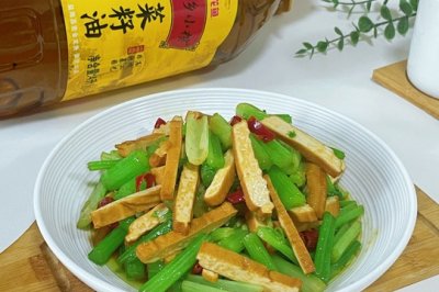 芹菜炒香干