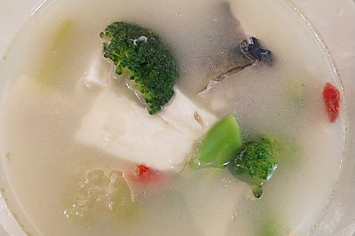 鱼头豆腐蔬菜汤