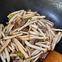 蟹味菇炒肉的做法图解6