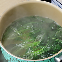 菠菜手擀面的做法图解1