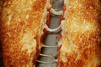Grilled Cheese+Tomato Sandwich