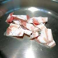 肉炒甘蓝木耳的做法图解1