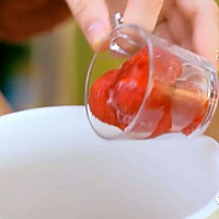姜黄拿铁+草莓牛奶的做法图解1