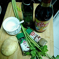 电饭煲版粽叶土豆蒸排骨（简单但高大上的家常菜）的做法图解1