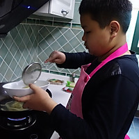 十三岁少年作品--风靡校园的零食：辣条的做法图解6