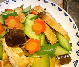 黄瓜油豆腐炒木耳的做法