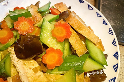 黄瓜油豆腐炒木耳