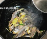 在上海, 怎么能错过那碗鲜美的黄鱼面?的做法图解4