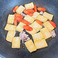 海鲜（皮皮虾 扇贝）炖白菜豆腐（杂菜）的做法图解1