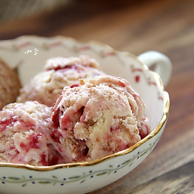 樱桃乳酪蛋糕冰淇淋