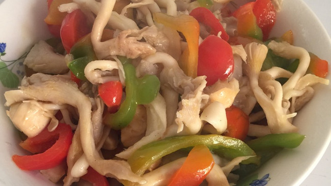 红椒炒黄蘑的做法