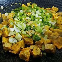 芝麻辣孜蛋炒馍的做法图解3