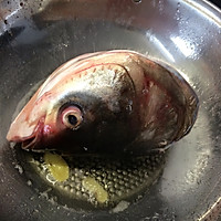 补脑益智：天麻黑豆鱼头汤的做法图解5