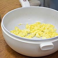 #流感季饮食攻略# 鸡蛋圆白菜炒面的做法图解5