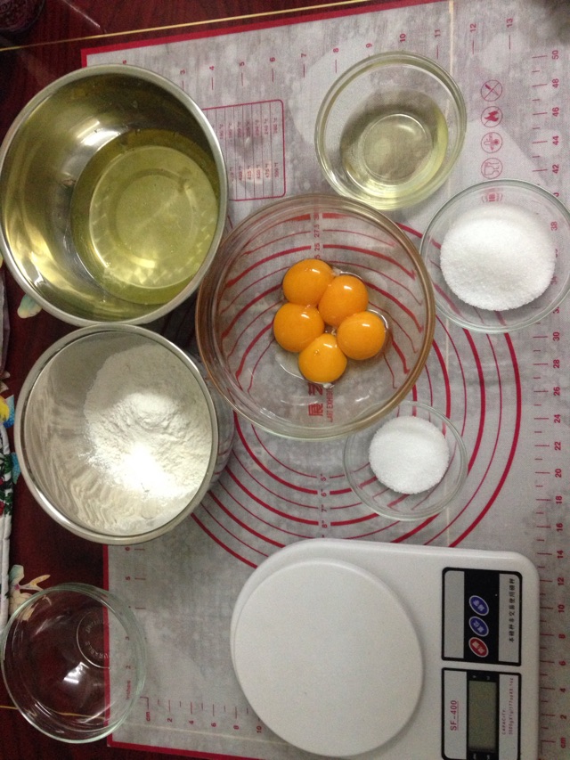 香橙味戚风蛋糕的做法图解1