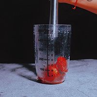 草莓之吻-草莓与酒的碰撞｜百加得鸡尾酒自制的做法图解1