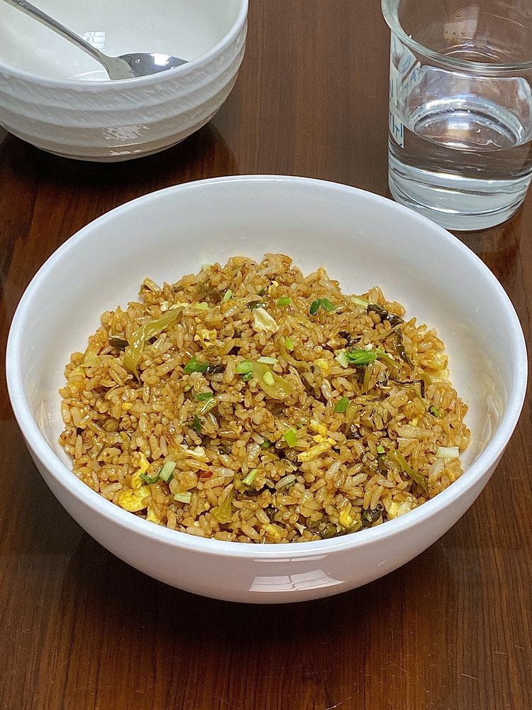 酸菜炒饭的做法