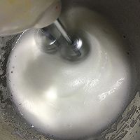 蓝莓核桃戚风的做法图解5