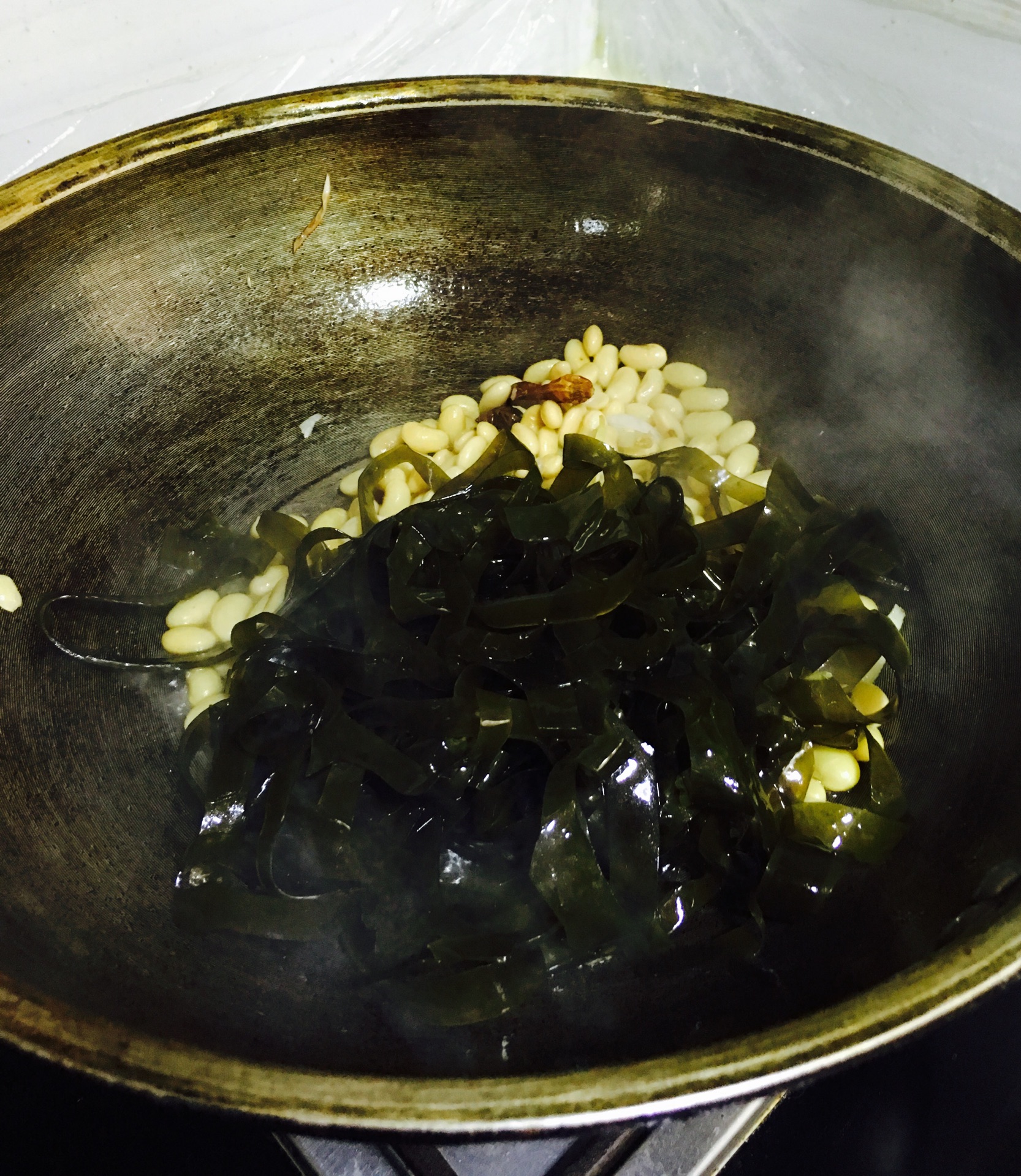 【海带黄豆炖排骨汤的食谱解析】
