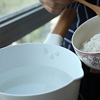 有家鲜厨房：百合南瓜鲜米粥的做法图解3