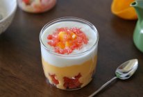 #浪漫七夕 共度“食”光#甜甜蜜蜜的小甜品～芒果西柚酸奶杯的做法