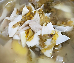 水盐菜平菇笋子汤的做法